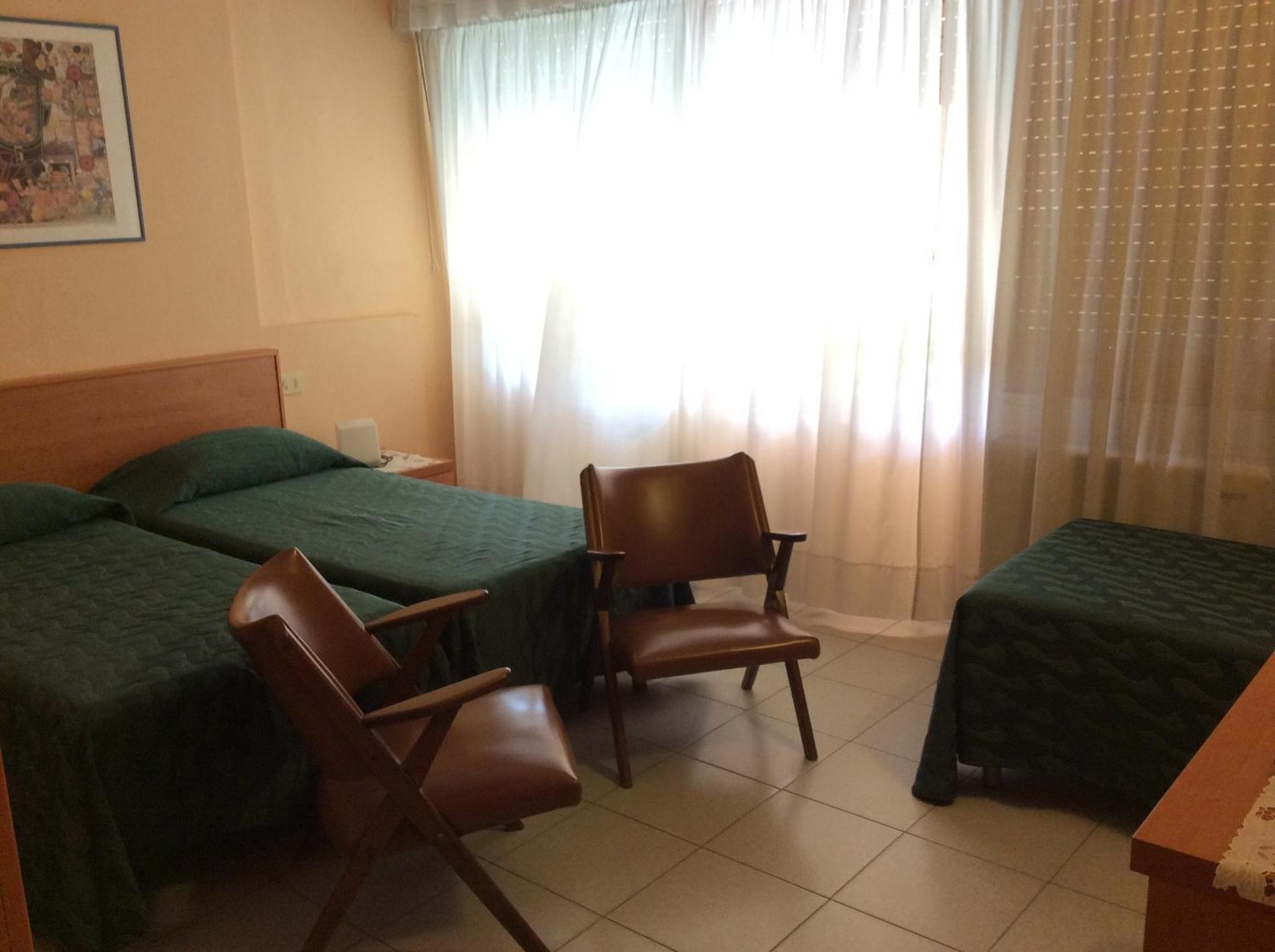 Hotel Le Ginestre Лидо Ди Камайоре Екстериор снимка