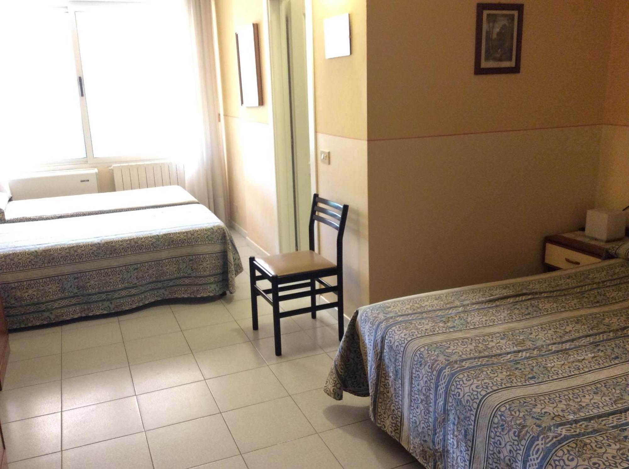 Hotel Le Ginestre Лидо Ди Камайоре Екстериор снимка
