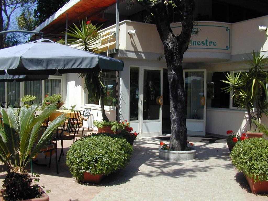 Hotel Le Ginestre Лидо Ди Камайоре Екстериор снимка