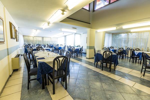 Hotel Le Ginestre Лидо Ди Камайоре Екстериор снимка