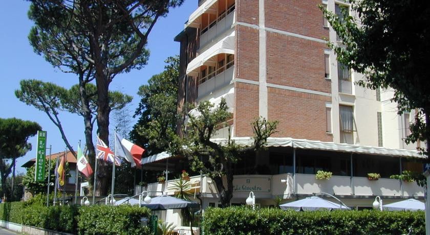 Hotel Le Ginestre Лидо Ди Камайоре Екстериор снимка