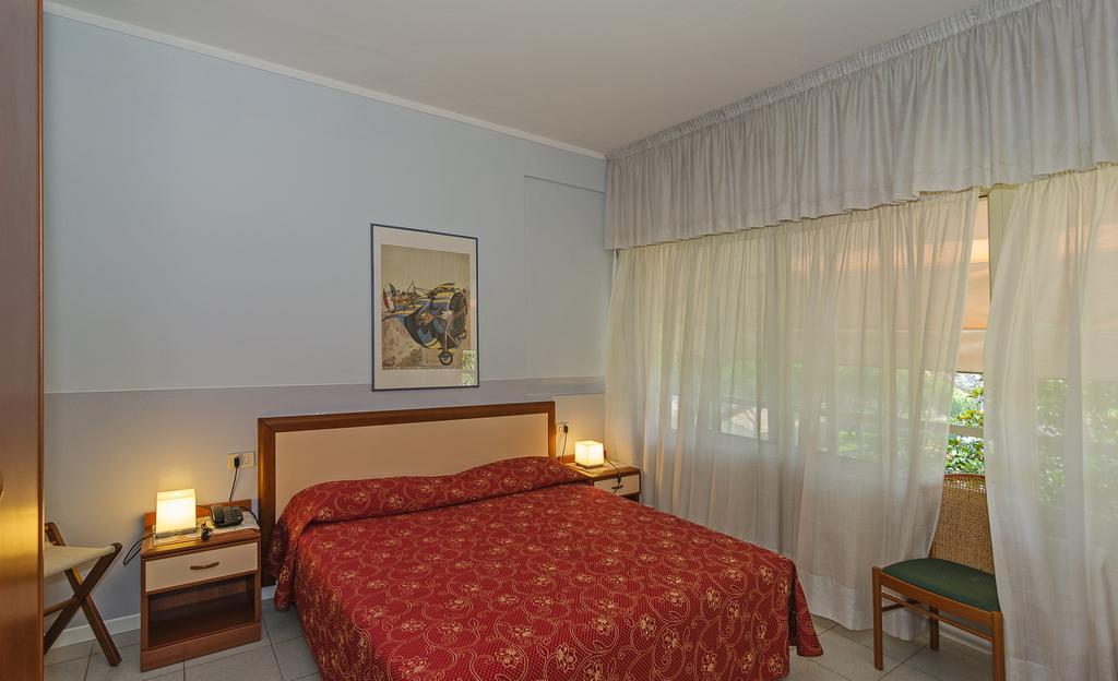 Hotel Le Ginestre Лидо Ди Камайоре Екстериор снимка