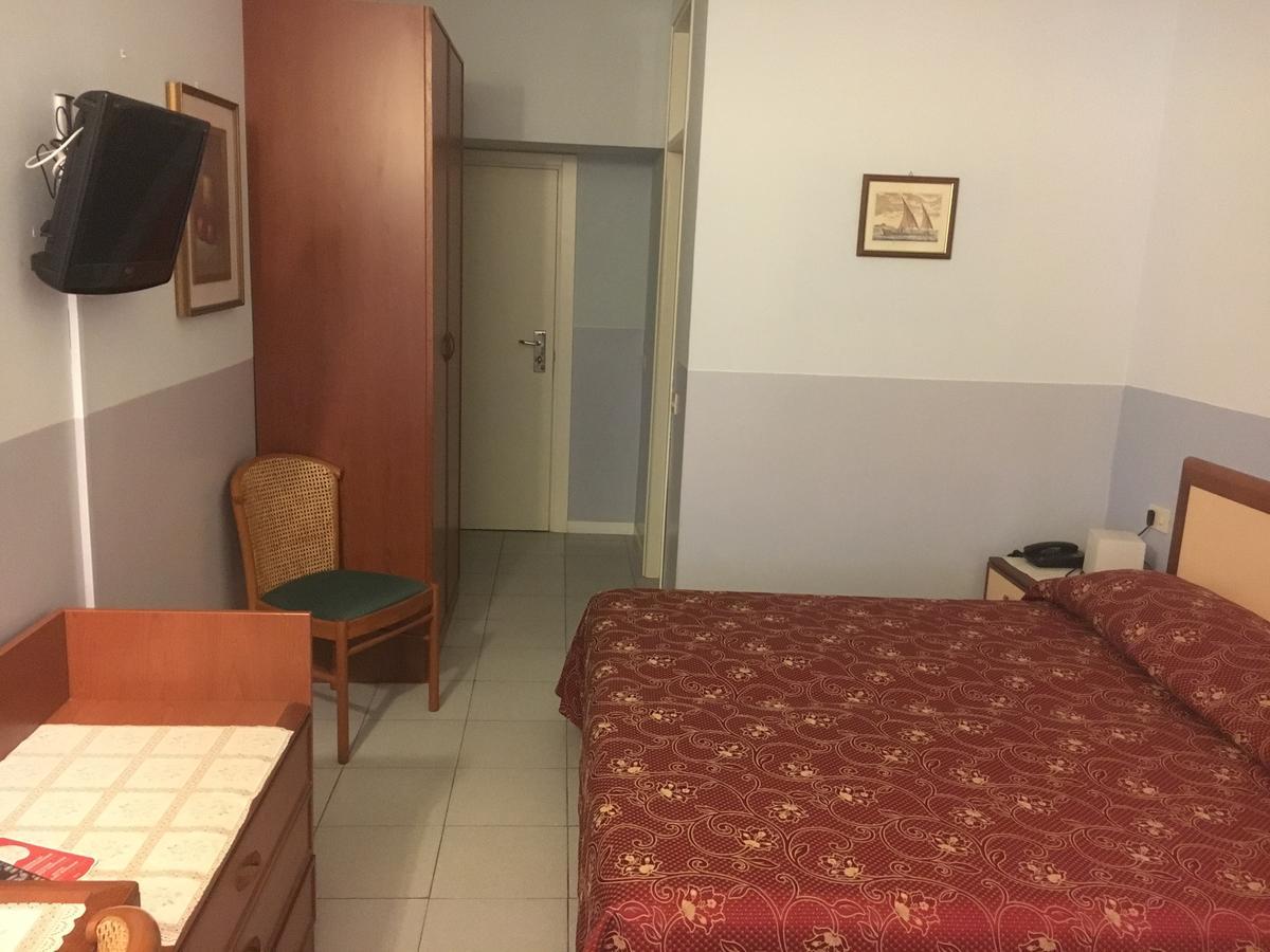 Hotel Le Ginestre Лидо Ди Камайоре Екстериор снимка