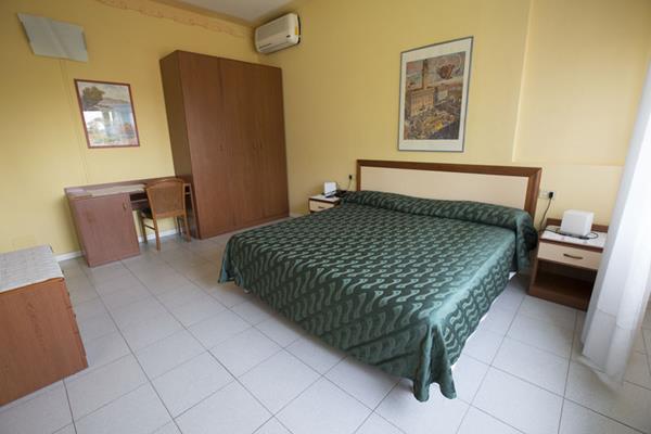 Hotel Le Ginestre Лидо Ди Камайоре Екстериор снимка