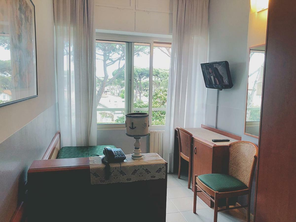 Hotel Le Ginestre Лидо Ди Камайоре Екстериор снимка