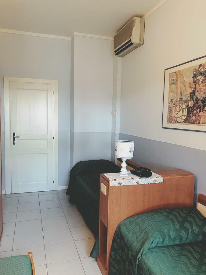 Hotel Le Ginestre Лидо Ди Камайоре Екстериор снимка