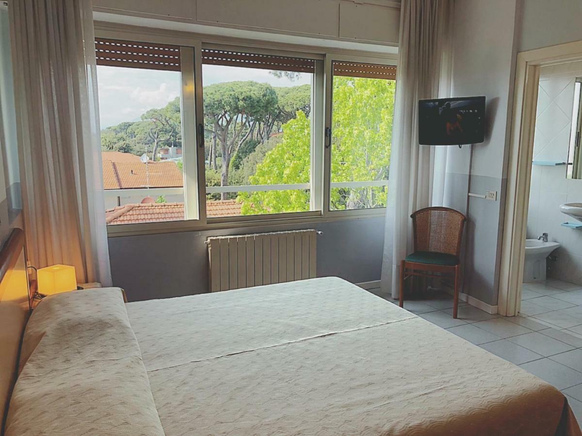 Hotel Le Ginestre Лидо Ди Камайоре Екстериор снимка