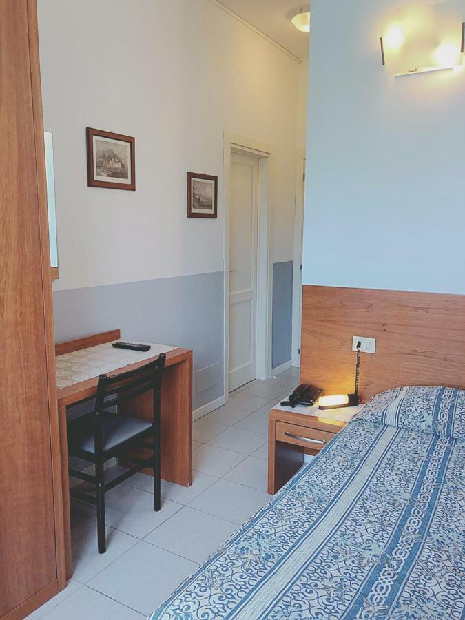 Hotel Le Ginestre Лидо Ди Камайоре Екстериор снимка