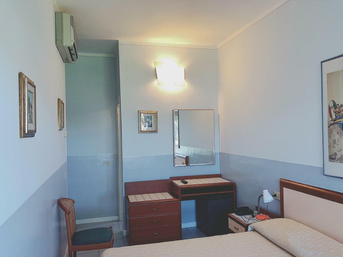 Hotel Le Ginestre Лидо Ди Камайоре Екстериор снимка